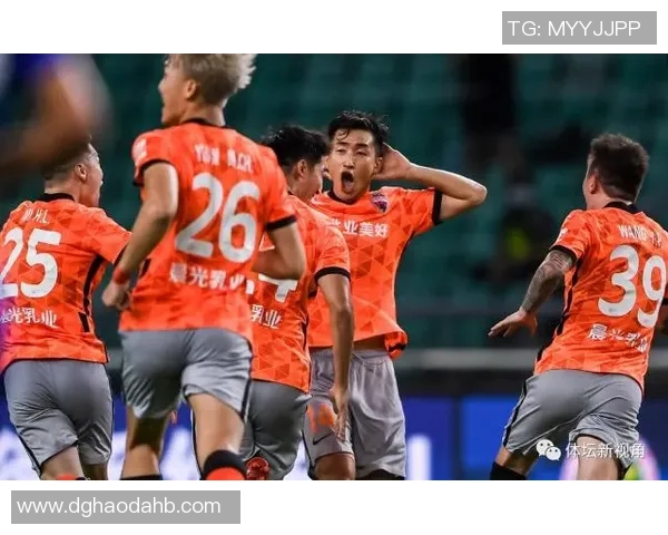 成都足球队以65分领跑锦标赛积分榜展现强大实力 成都足球队以65分领跑锦标赛积分榜展现强大实力