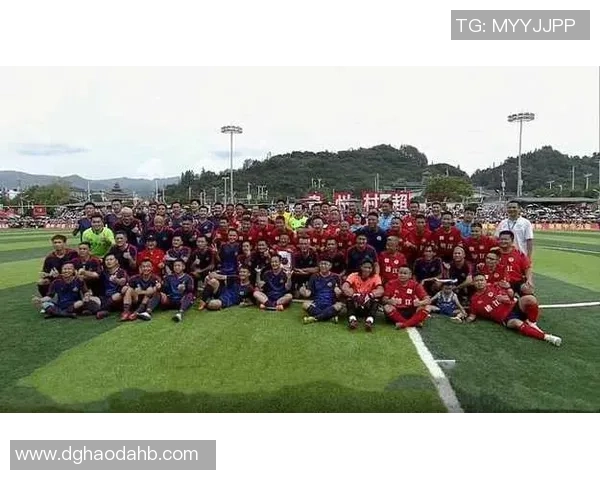 明星们齐聚一堂挑战猜测足球明星身份的趣味游戏盛宴